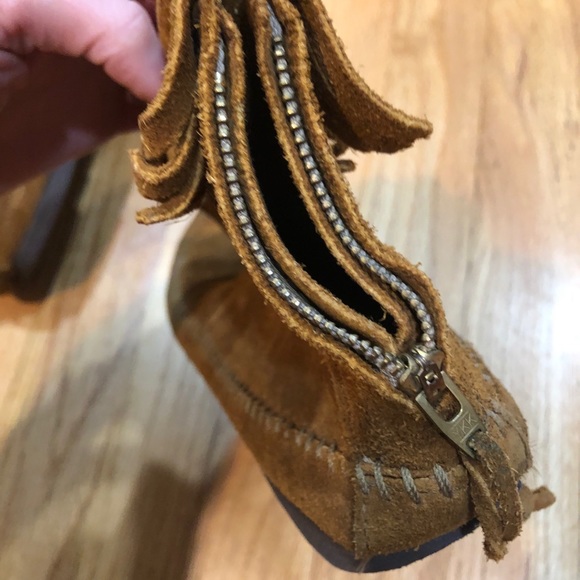 Brown boots with fringe - Picture 4 of 7